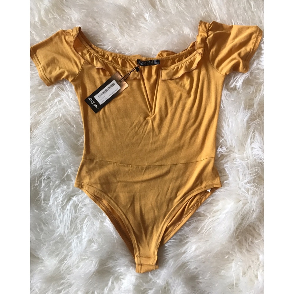 Mustard yellow onesy🌼